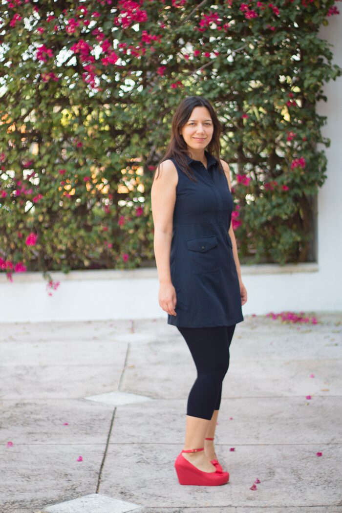 This is such a cute dress! I alos love the red shoes :) Navy Mod Dress with Faux Pockets