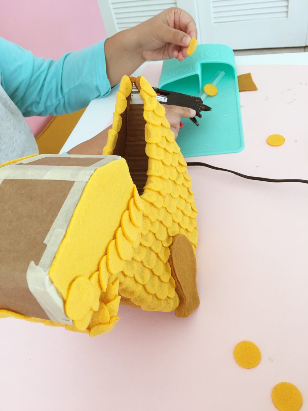 How To Make a Felt Dinosaur Bag Tutorial: add felt circles to head