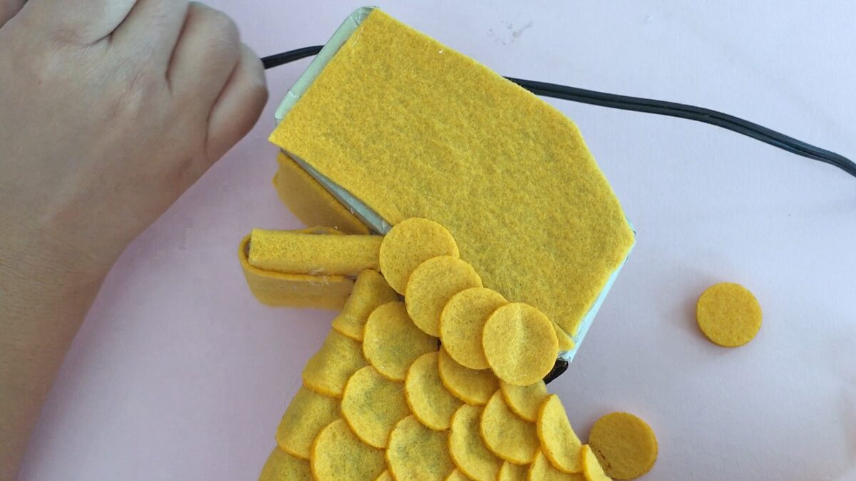 How to make a felt dinosaur bag tutorial