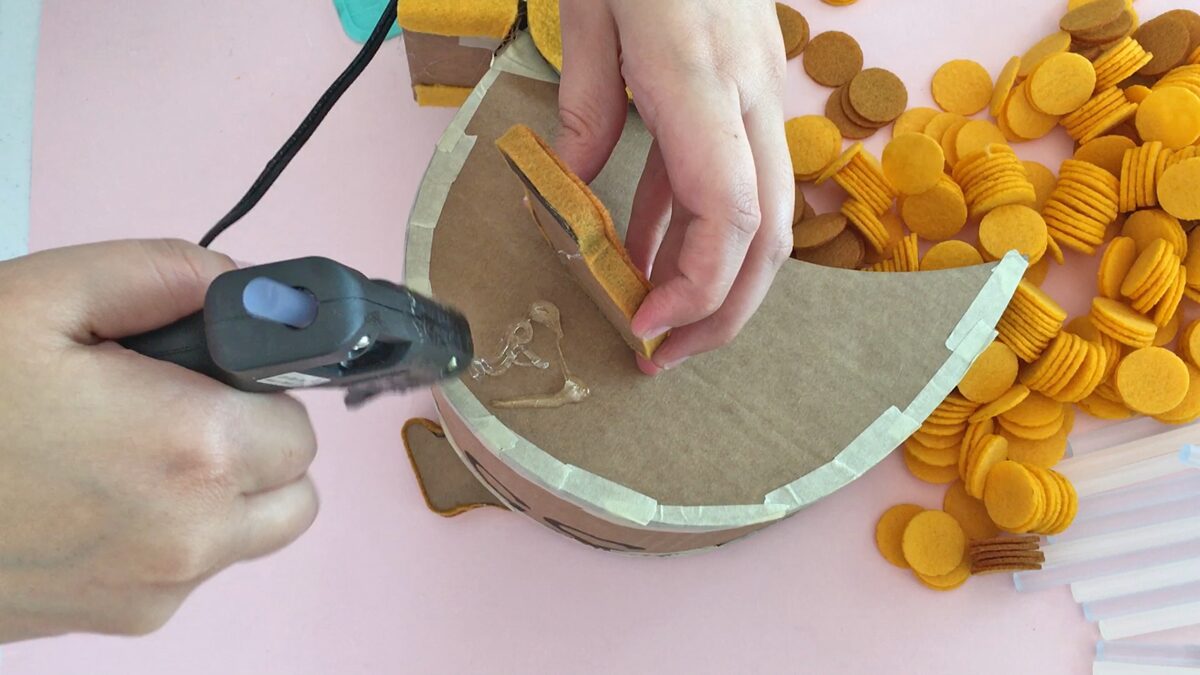 How to make a felt dinosaur bag tutorial