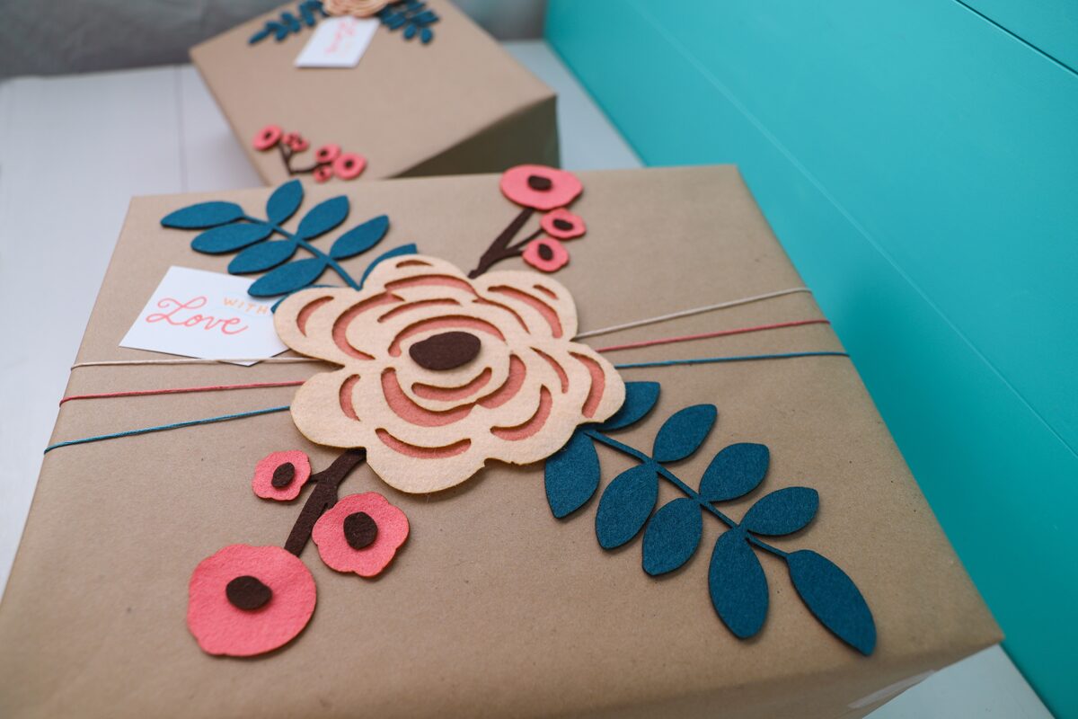 Felt Flower Pattern to add detail to gift wrap